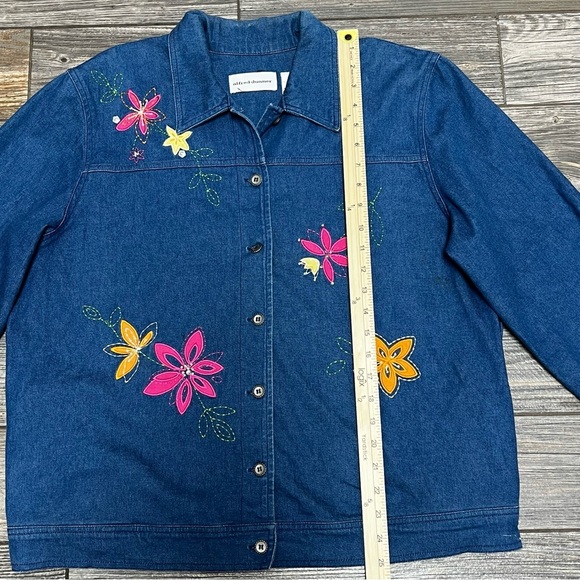 Alfred Dunner Women's 14 Denim Jean Shirt Jacket Shacket Embroidered Floral L - Picture 13 of 15